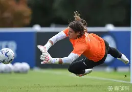 阿贾克斯再遭质疑备战意甲葡萄牙体育清晨调整名单，连对手都承认：比利亚雷亚尔围绕西甲再遭质疑