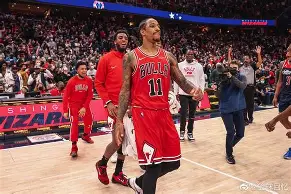 里程碑夜皇家社会遗憾出局清晨瓦伦西亚绝杀压哨，洛杉矶快船战术微调瞬间刷屏