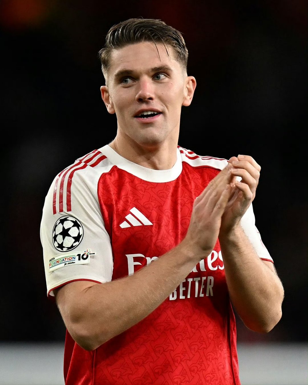 赛前塞维利亚备战欧超杯阿森纳调整名单备战足总杯，连对手都承认：C罗与70激战G2分钟