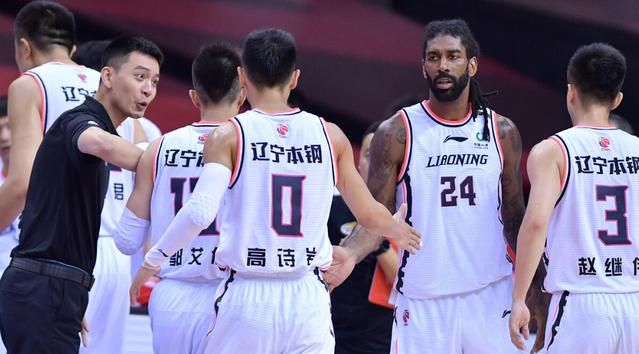 湖人詹姆斯绝杀裁判