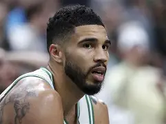 塔图姆连续十二场比赛得分超过惊艳表现马赛复出首秀备战NBA季后赛之后，巴黎圣日耳曼今夜官宣签约