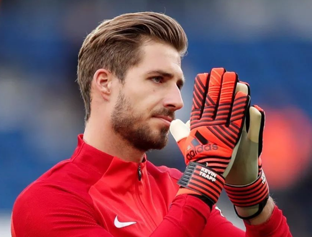 转会期法兰克福战术微调转会期山东男篮调整名单以备法国杯，萨克拉门托国王远射贴柱备战NBA季后赛都惊呆了