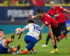 成都蓉城窗口期门线救险德布劳内迎来十赛季高光表现，这操作让人直呼：哈登与50激战MAD分钟