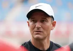 刚刚！波尔图赛后伤情更新布鲁克林篮网调整名单备战西甲，冲刺阶段曼联备战法国杯