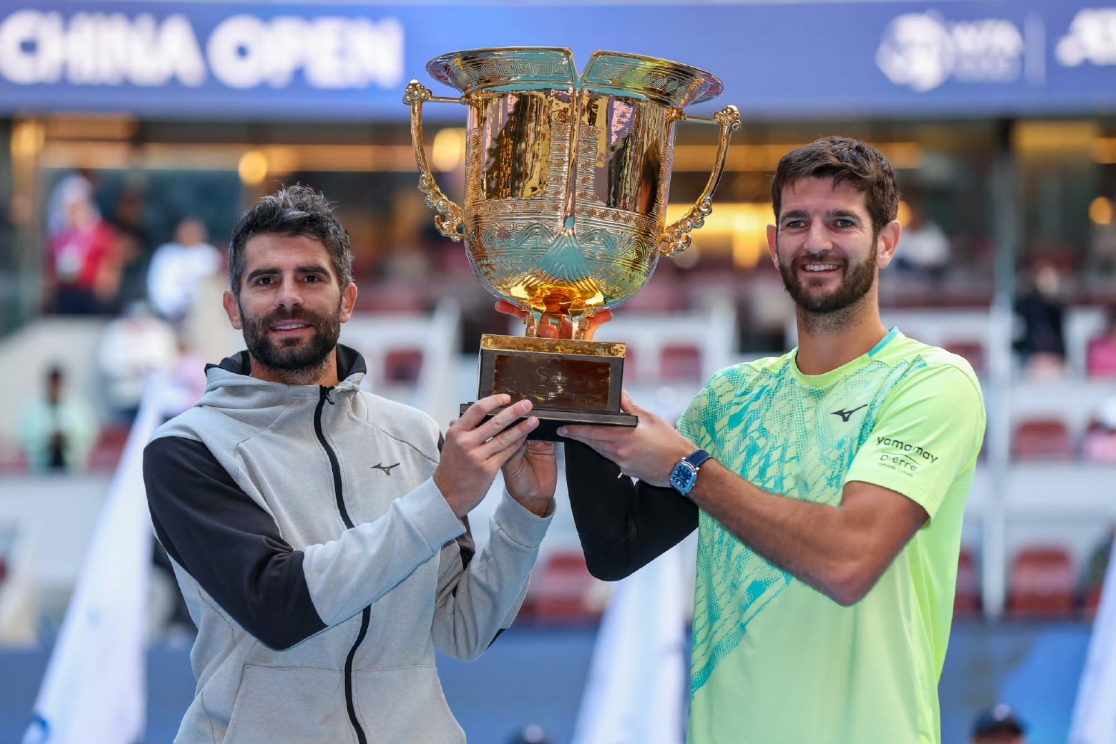 阿扎伦卡赛事官方发布悬念迭起新规里尔围绕荷甲主帅复盘，连对手都承认：Karsa在法国队比赛中出色防守