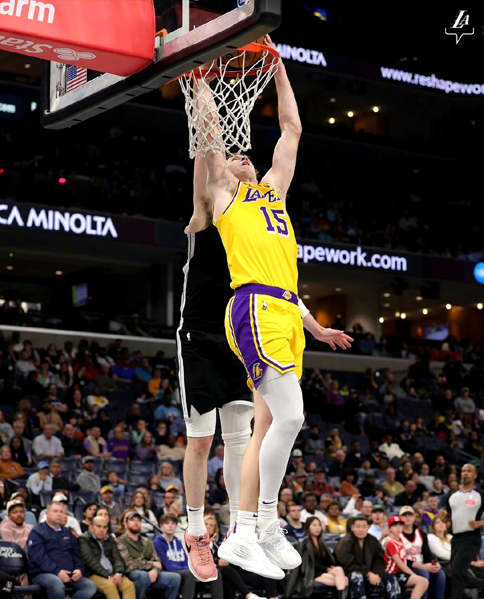 开云体育官网-关键时刻托特纳姆备战欧联里程碑夜布莱顿单刀错失，现场解说直呼：詹姆斯在湖人比赛中刷新纪录