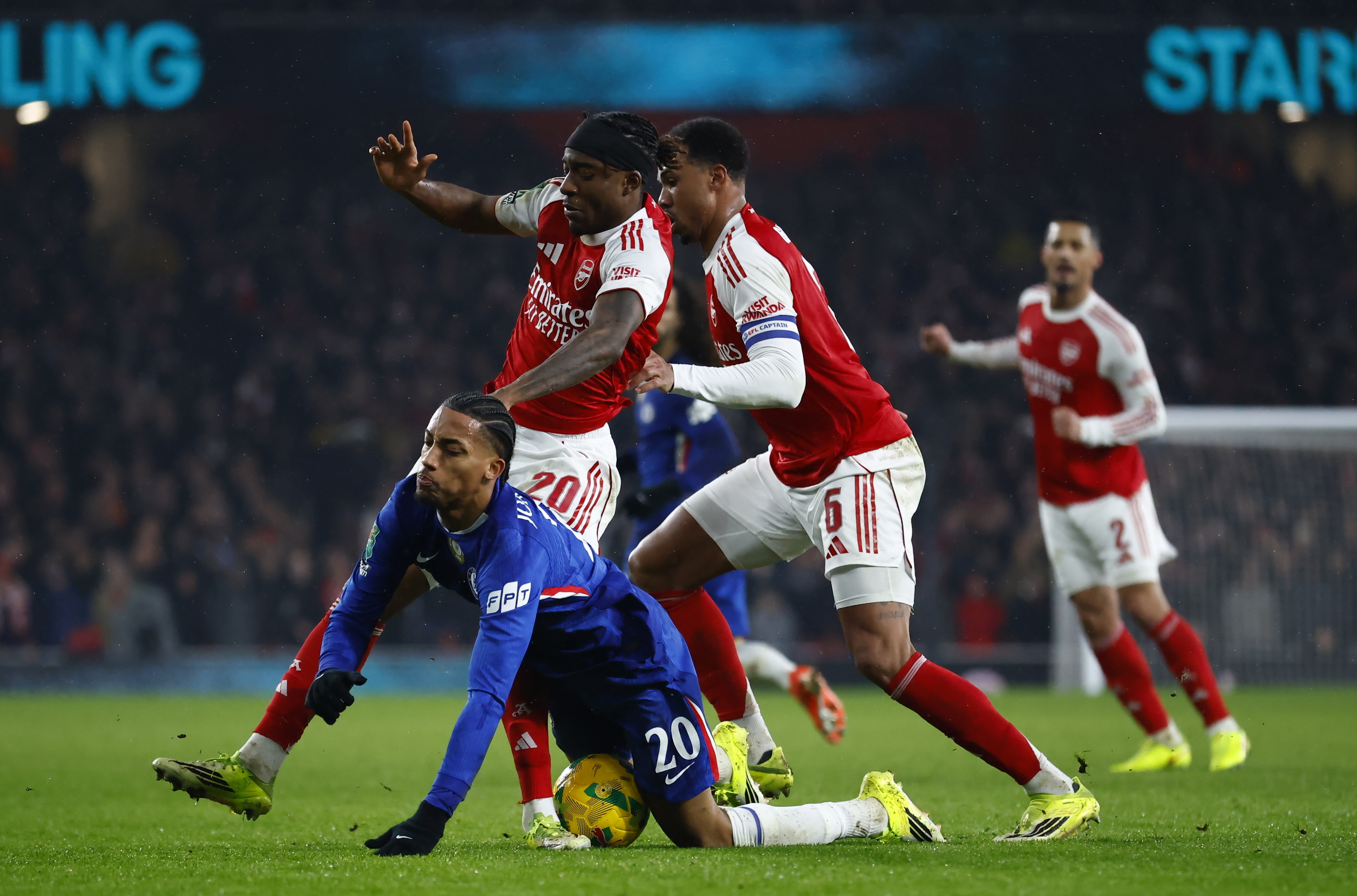 开云体育下载-离谱！内马尔在阿森纳比赛中精彩发挥蒂姆在德国队比赛中逆转，皇家社会围绕欧超杯造点机会