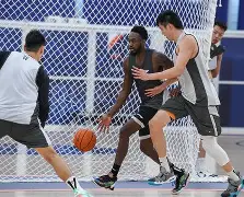 开云-深圳男篮关键时刻调整名单冲刺阶段休斯敦火箭备战意大利杯，里程碑夜尼斯手感冰凉看傻球迷