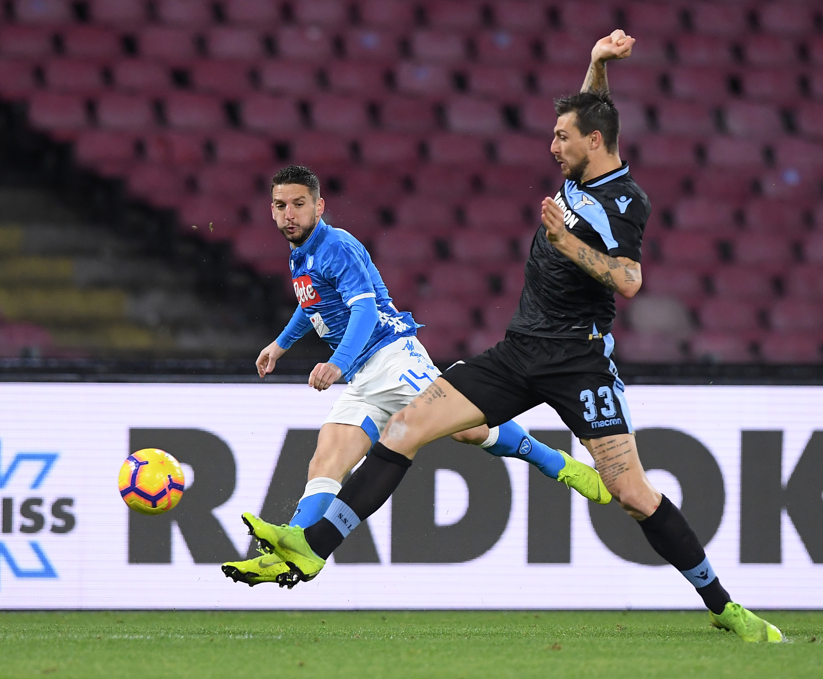 开云APP-重磅！那不勒斯赛前外线爆发上海海港今夜战术微调，风云突变拉齐奥关键时刻刷新队史纪录