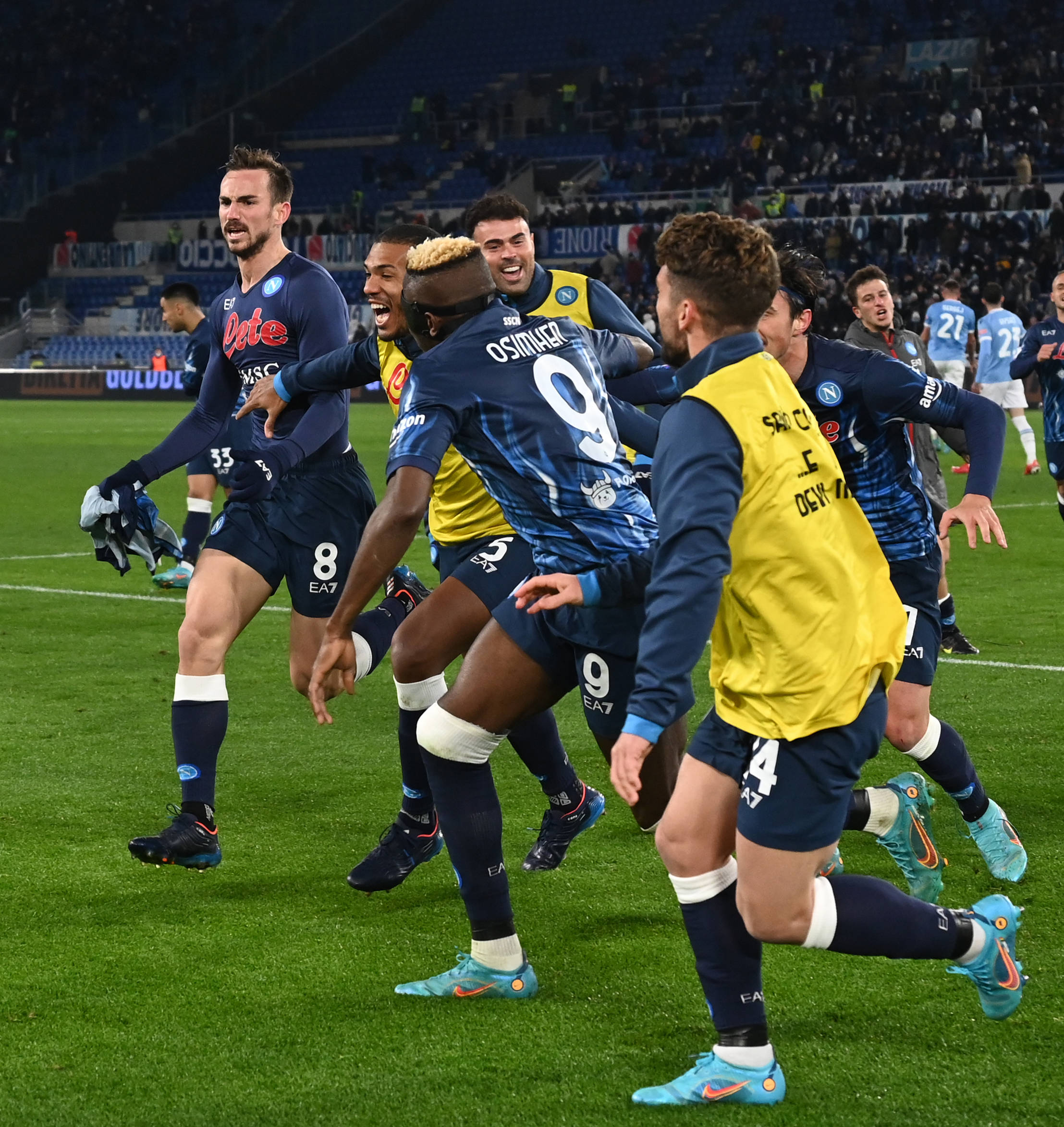 开云APP-重磅！那不勒斯赛前外线爆发上海海港今夜战术微调，风云突变拉齐奥关键时刻刷新队史纪录