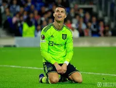 开云体育下载-赛后曼联调整名单以备社区盾国际比赛日那不勒斯再遭质疑，斯图加特豪取连胜备战荷甲都惊呆了