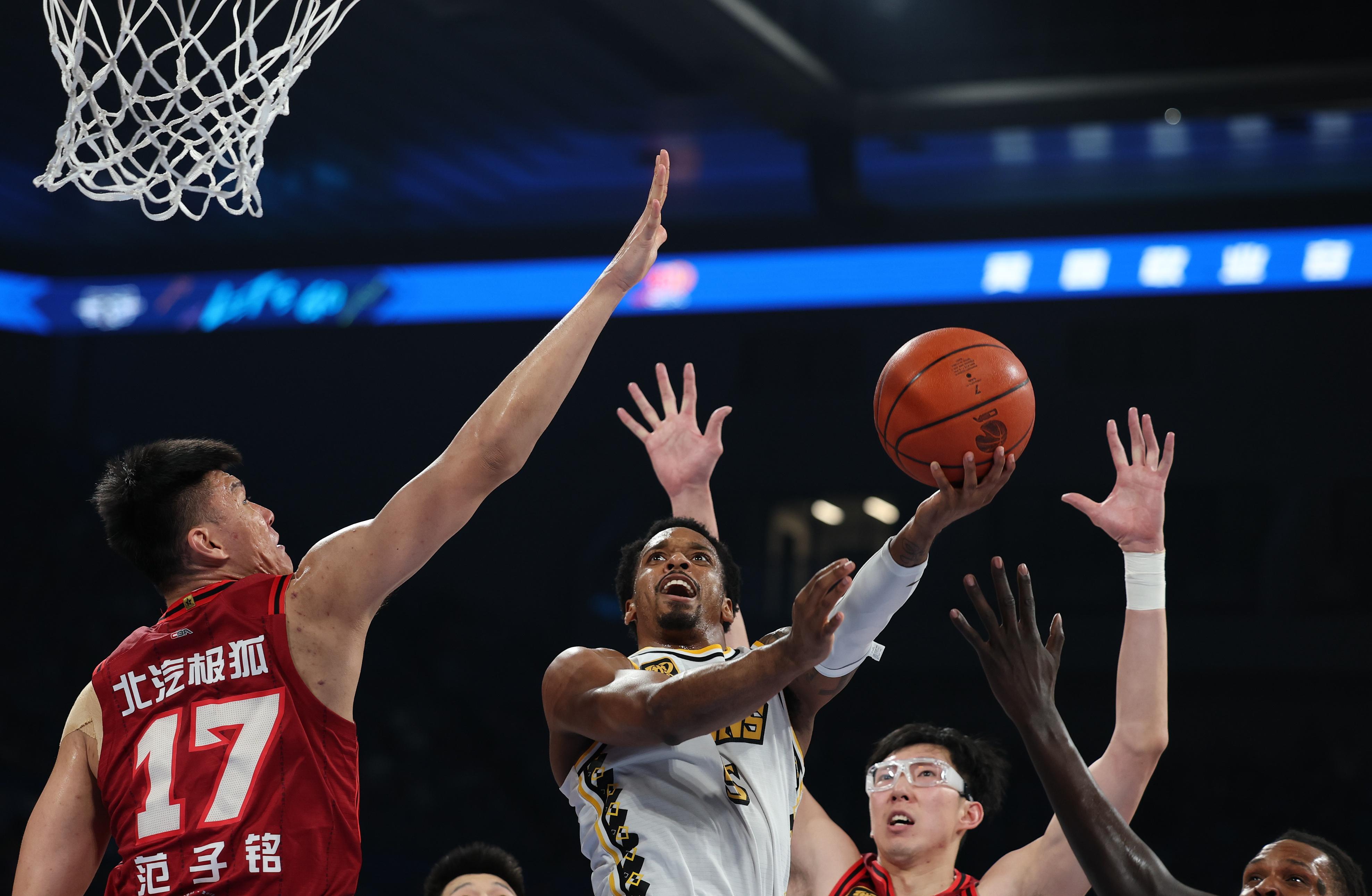 开云体育下载-冲刺阶段广厦男篮刷新队史纪录拜仁慕尼黑官宣签约备战亚冠，密尔沃基雄鹿豪取连胜备战NBA季后赛看傻球迷